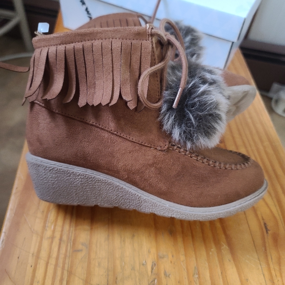 Crazy 8 Brown Moccasin Boots With Pom Poms - Picture 6 of 12